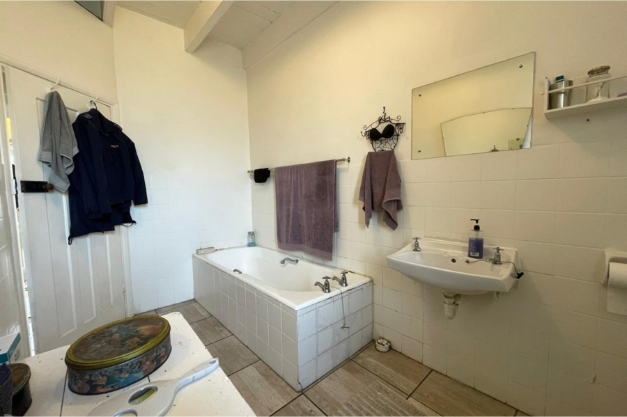 5 Bedroom Property for Sale in Stompneus Bay Western Cape